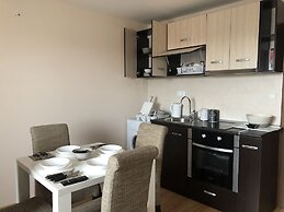 Palace Deluxe Hotel