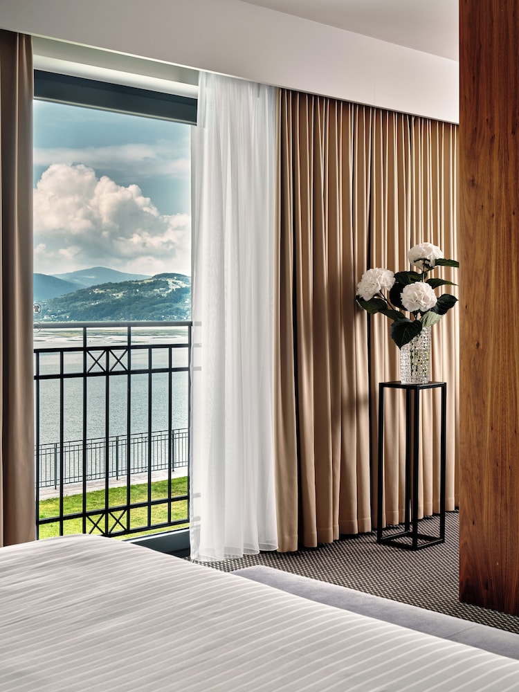 Heron Live Hotel