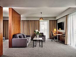 Heron Live Hotel
