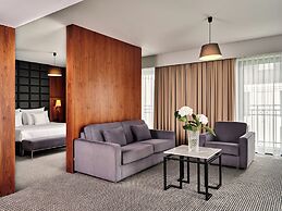 Heron Live Hotel