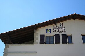 Alojamientos Acá y Allá - Hostel