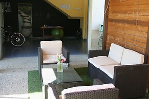 Alojamientos Acá y Allá - Hostel