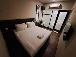 The Square Hotel
