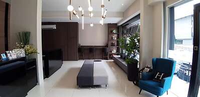 The Square Hotel