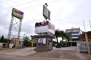 Click Hotel Sagar Plaza Chakan, Pune