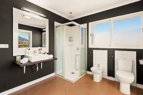 Molo Luxury Suites Puerto Banus