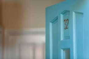 Apartment 32