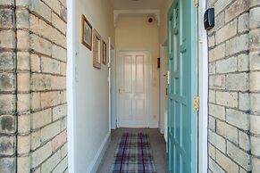 Apartment 32