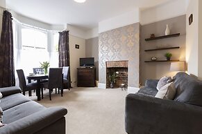 Apartment 32