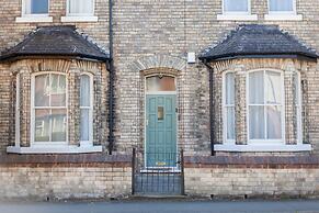Apartment 32