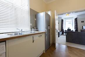 Apartment 32