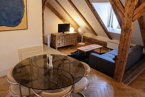 Three Golden Crowns Apartments