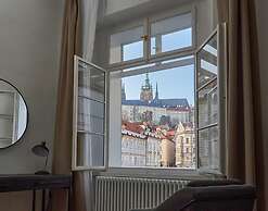 Three Golden Crowns Apartments