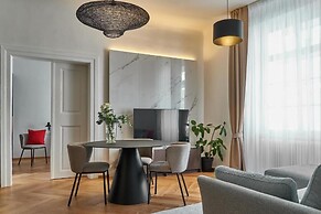 Three Golden Crowns Apartments