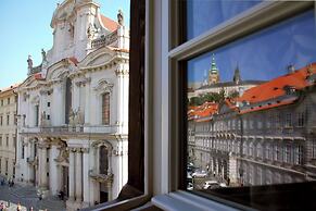 Three Golden Crowns Apartments