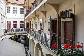 Three Golden Crowns Apartments