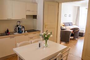 Three Golden Crowns Apartments