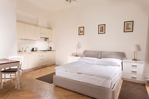 Three Golden Crowns Apartments