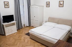 Three Golden Crowns Apartments
