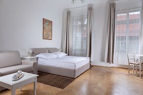 Three Golden Crowns Apartments