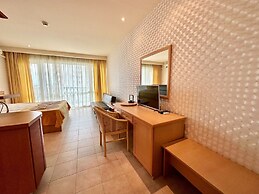 Menada Miramar Palace Apartments