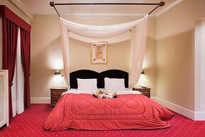Country Club Hotel & Suites