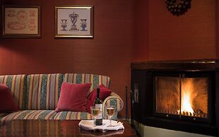 Country Club Hotel & Suites