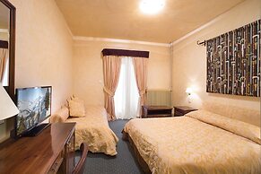 Country Club Hotel & Suites