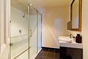 Deloraine Hotel