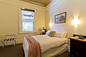 Deloraine Hotel