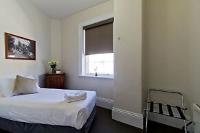 Deloraine Hotel