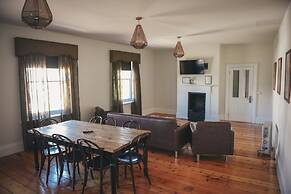 Deloraine Hotel