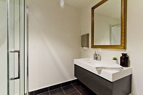Deloraine Hotel