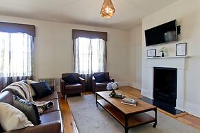 Deloraine Hotel