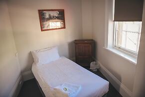 Deloraine Hotel