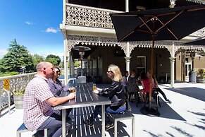 Deloraine Hotel