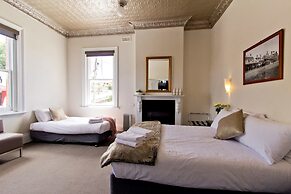 Deloraine Hotel