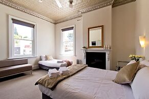 Deloraine Hotel