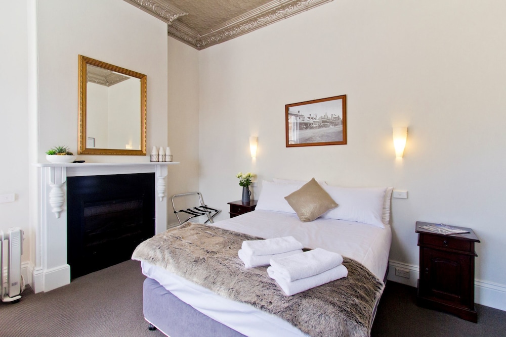 Deloraine Hotel