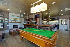 Deloraine Hotel