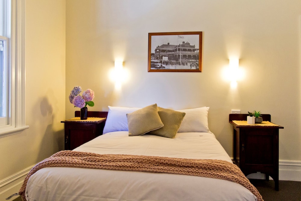 Deloraine Hotel
