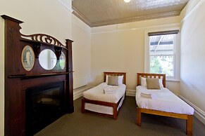 Deloraine Hotel