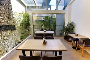 Station 100m B&B