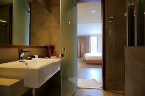 Station 100m B&B