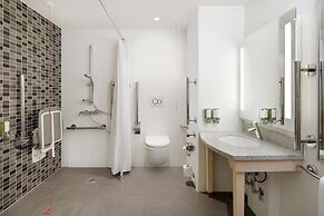 Hampton by Hilton London Excel