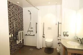 Hampton by Hilton London Excel