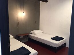 The Frame Guesthouse - Hostel