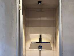 The Frame Guesthouse - Hostel