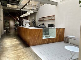 The Frame Guesthouse - Hostel