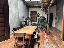The Frame Guesthouse - Hostel